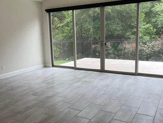 empty room featuring baseboards