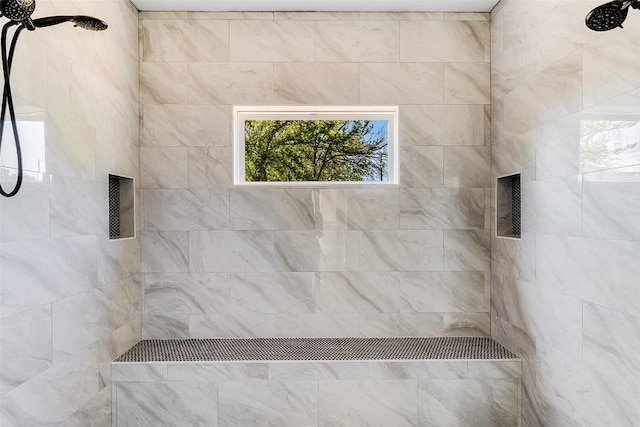 bathroom featuring a tile shower