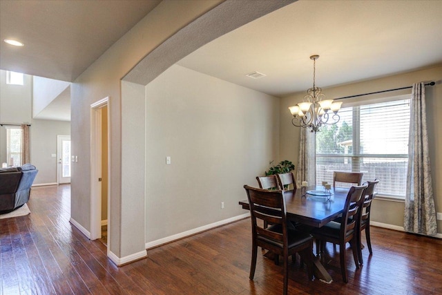 dining space with visible vents, an inviting chandelier, dark wood-type flooring, and baseboards