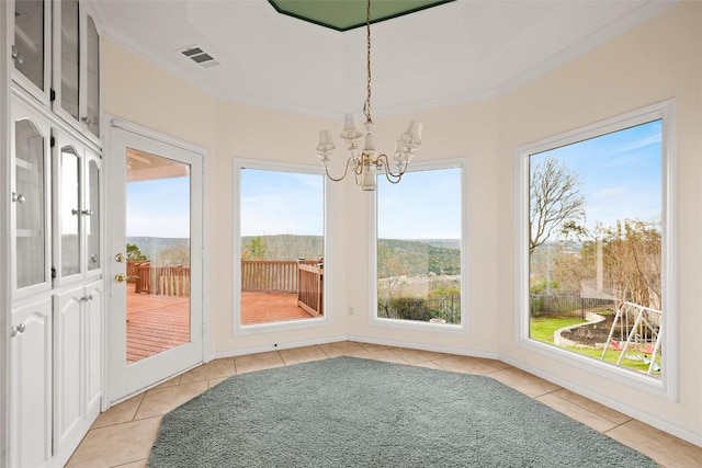 sunroom / solarium featuring a notable chandelier and visible vents