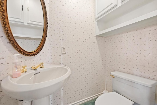 5315 Valburn Cir, Austin, TX 78731 - bathroom with a sink, toilet, and wallpapered walls