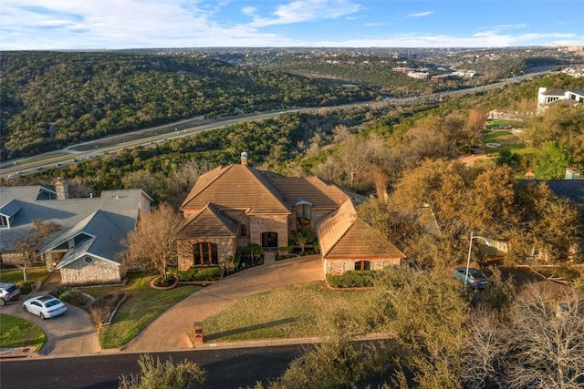 birds eye view of property featuring a wooded view