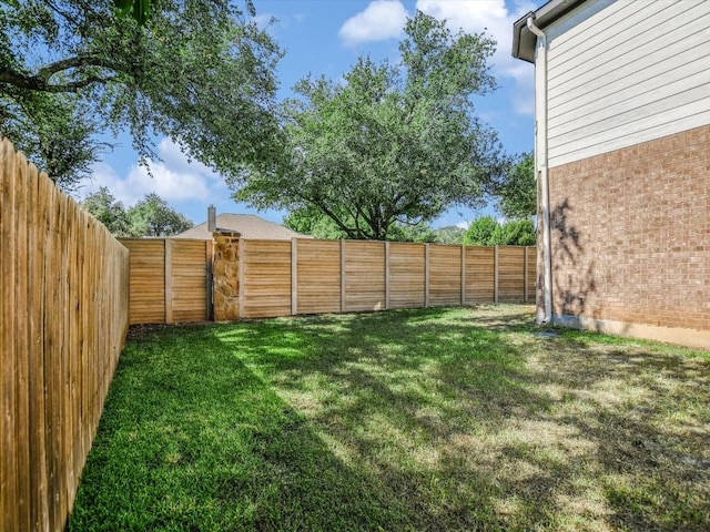 view of yard featuring a fenced backyard