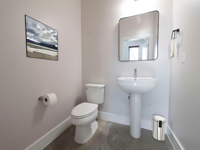 1128 Gunter St Unit B, Austin, TX 78702 - bathroom with toilet, concrete floors, and baseboards