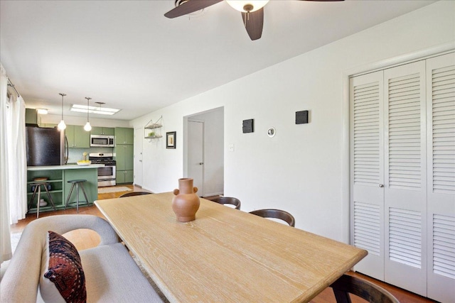 dining room featuring ceiling fan