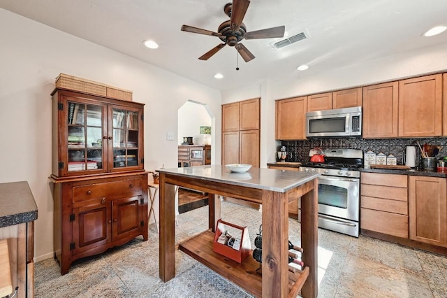 kitchen featuring visible vents, backsplash, recessed lighting, stainless steel appliances, and ceiling fan