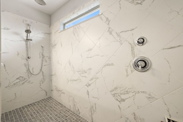 1050 Kenney Fort Xing Unit 24, Round Rock, TX 78665 - bathroom featuring a tile shower