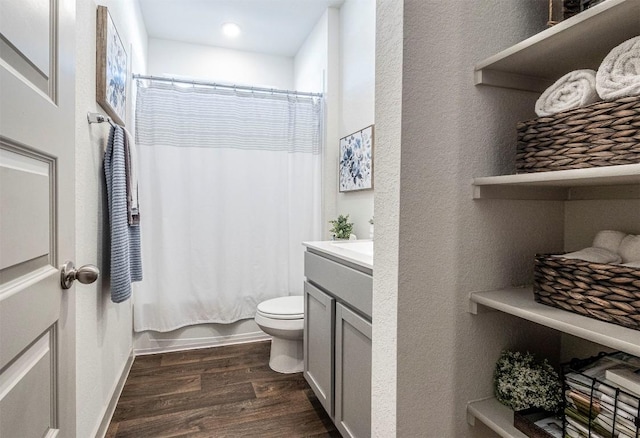 208 Greens Bayou Trl, Hutto, TX 78634 - bathroom featuring wood finished floors, vanity, shower / tub combo with curtain, and recessed lighting