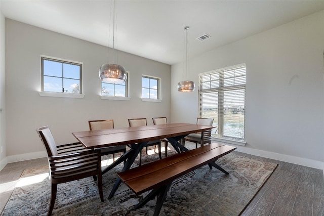 dining room featuring visible vents, light wood-type flooring, and baseboards