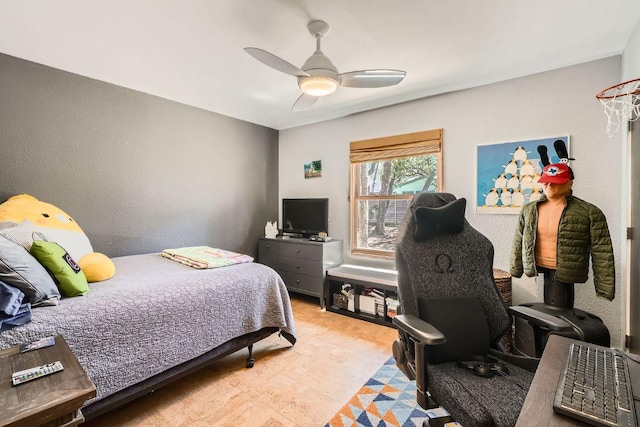 bedroom with ceiling fan