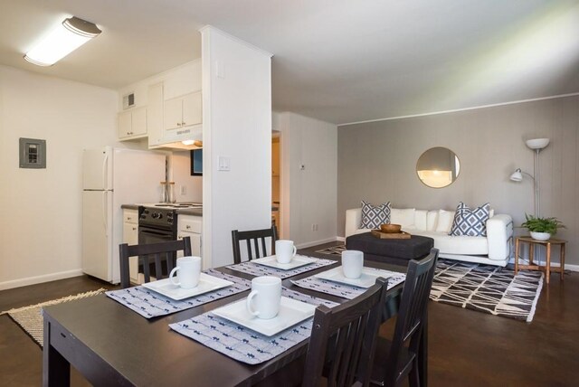 dining space with visible vents, electric panel, and baseboards