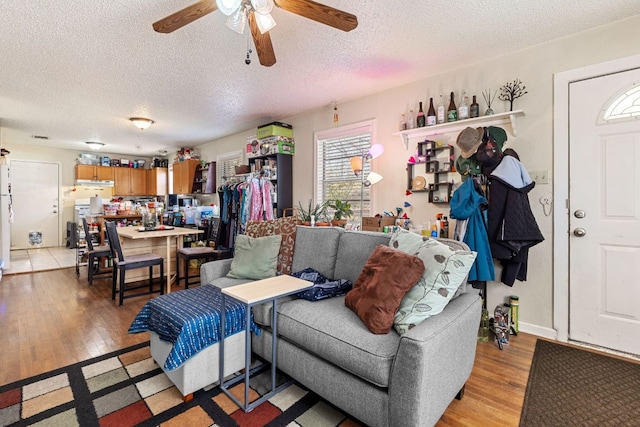 1513 Ruth Ave, Austin, TX 78757 - living room with light wood finished floors, a textured ceiling, and ceiling fan
