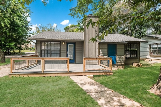 1102-1104-1106 Academy St, San Marcos, TX 78666 - view of front of home featuring a front yard, roof with shingles, and a wooden deck