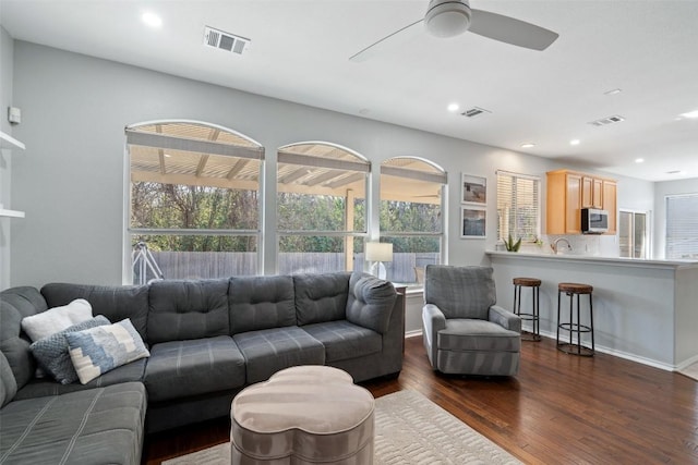 living area with dark wood-style floors, ceiling fan, recessed lighting, and baseboards