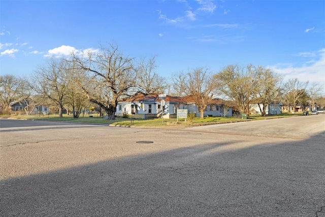 631 S Harris St, Giddings, TX 78942 - view of front of house featuring a residential view
