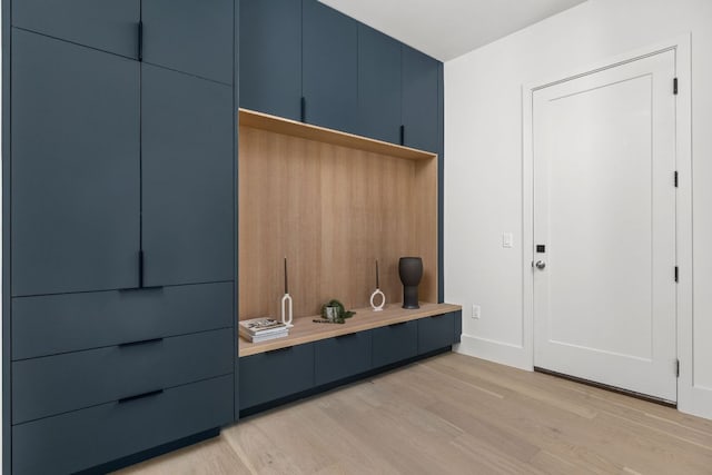 6102 Forest Hills Dr, Austin, TX 78746 - view of closet