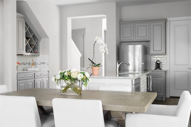 dining space with wet bar