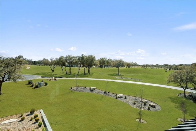 view of property's community featuring a lawn