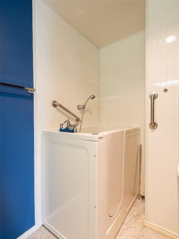 3379 S El Dorado, Lakeway, TX 78734 - full bathroom with a bath