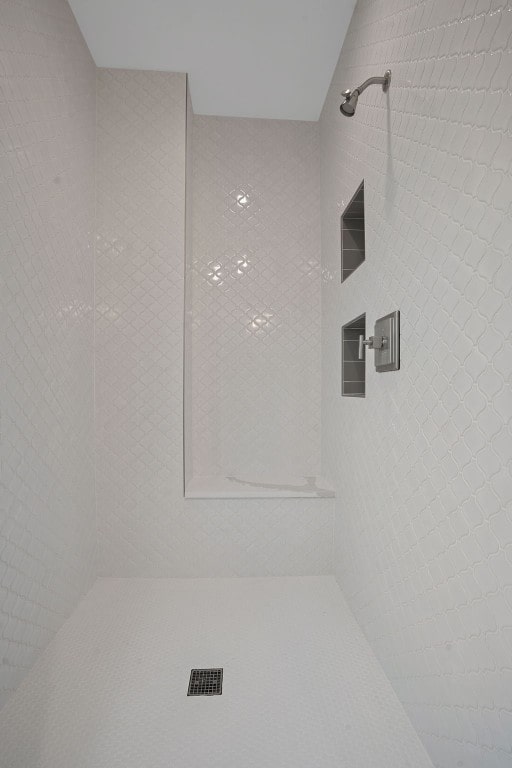 2110 Travis Heights Blvd, Austin, TX 78704 - bathroom featuring tiled shower