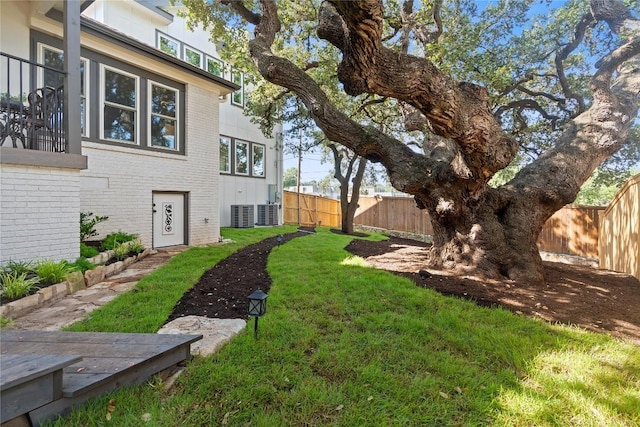 2110 Travis Heights Blvd, Austin, TX 78704 - view of yard featuring central AC