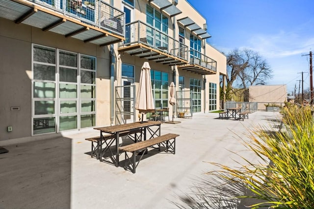 1601 E Cesar Chavez St Unit 202, Austin, TX 78702 - patio / terrace featuring a patio