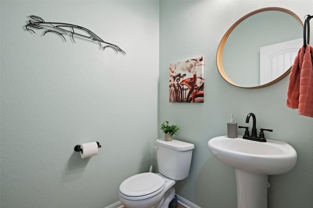 122 Denton Dr, Hutto, TX 78634 - half bath featuring toilet, baseboards, and a sink