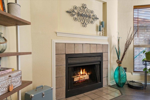 14300 Anita Marie Ln, Austin, TX 78728 - detailed view of a tiled fireplace and a textured wall