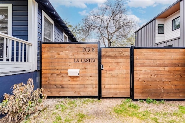 203 Ben Howell Dr, Austin, TX 78704 - view of gate