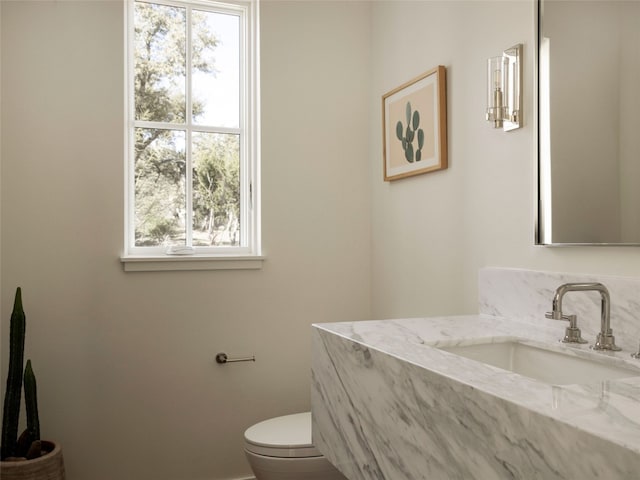 4401 Amarra Dr Unit 14, Austin, TX 78735 - half bathroom featuring toilet and vanity