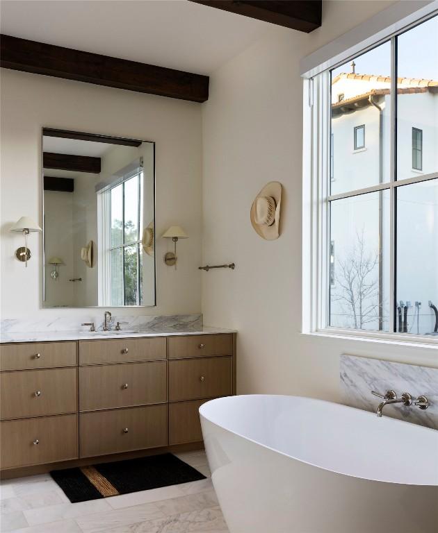 4401 Amarra Dr Unit 14, Austin, TX 78735 - bathroom featuring a freestanding bath, beam ceiling, and vanity