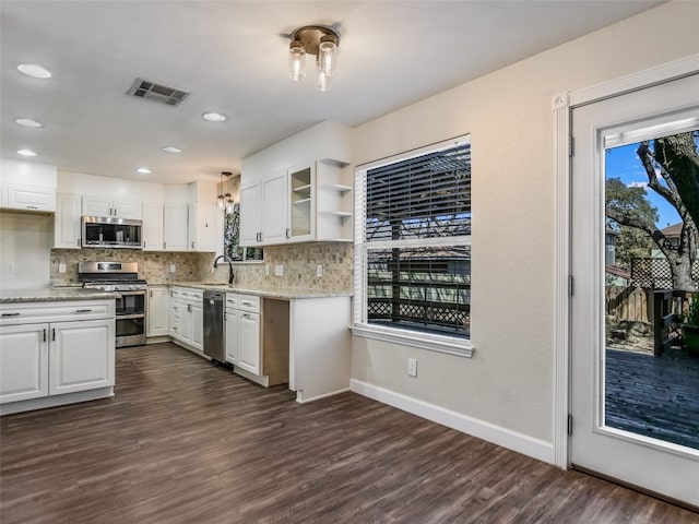 716 Shiny Rock Dr, Austin, TX 78748 - kitchen with appliances with stainless steel finishes, a sink, white cabinets, decorative backsplash, and recessed lighting