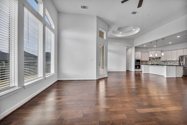 252 Sabino Dr, Buda, TX 78610 - unfurnished living room featuring ceiling fan, dark wood-type flooring, baseboards, and recessed lighting