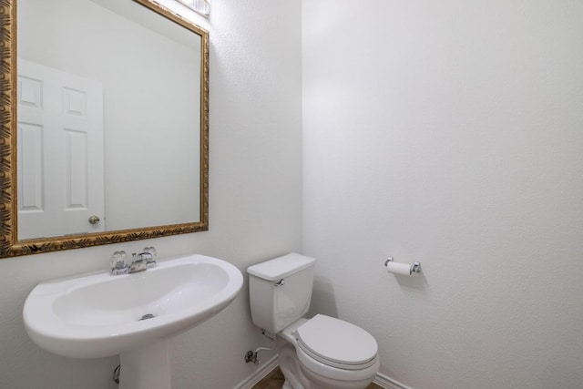 101 Verde Ranch Loop, Leander, TX 78641 - bathroom with baseboards, toilet, and a sink