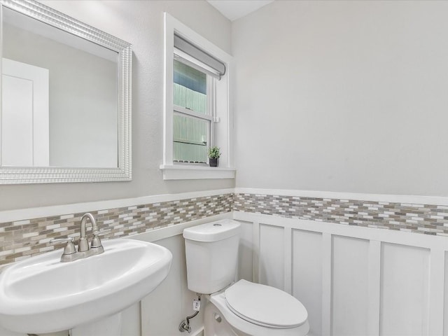 10310 Bilbrook Pl, Austin, TX 78748 - half bathroom with a sink and a wainscoted wall
