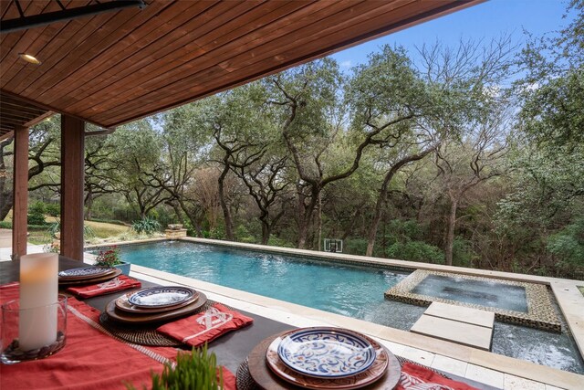 4403 Elohi Dr, Austin, TX 78746 - swimming pool featuring an in-ground hot tub, view of wooded area, and a patio area