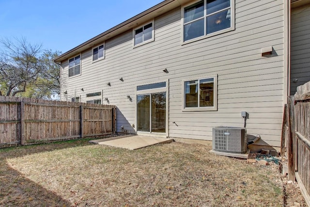 512 Eberhart Ln Unit 1207, Austin, TX 78745 - back of property featuring a fenced backyard and cooling unit
