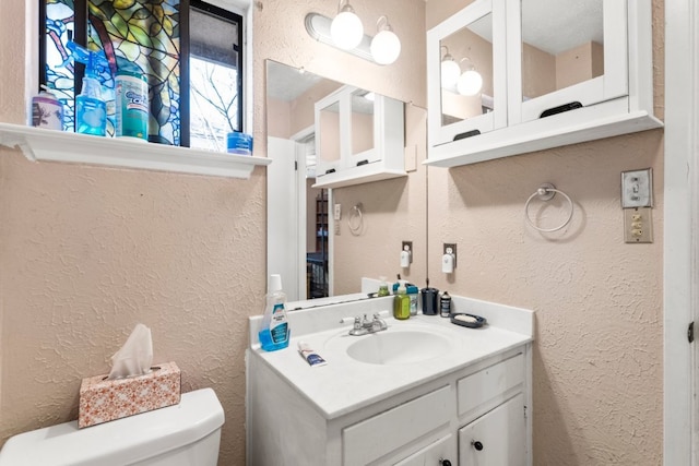 1304 Gatlinburg Dr, Pflugerville, TX 78660 - bathroom featuring toilet, vanity, and a textured wall