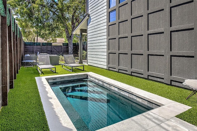 2612 Hidalgo St, Austin, TX 78702 - view of swimming pool with a swimming pool
