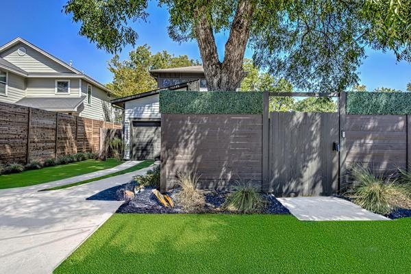 2612 Hidalgo St, Austin, TX 78702 - view of yard