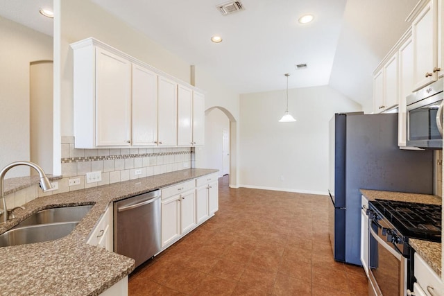 2532 Santa Barbara Loop, Round Rock, TX 78665 - kitchen with appliances with stainless steel finishes, arched walkways, backsplash, recessed lighting, and vaulted ceiling