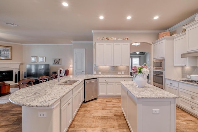 3204 Venezia Vw, Leander, TX 78641 - kitchen with appliances with stainless steel finishes, tasteful backsplash, a peninsula, a center island, and open floor plan