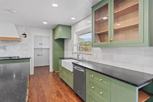 201 Apache Dr, Temple, TX 76504 - kitchen with green cabinetry, a sink, cooktop, dishwasher, and tasteful backsplash