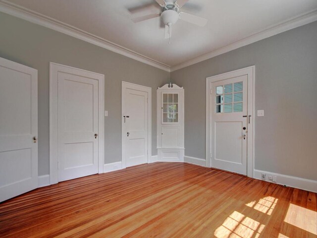 1203 W 22 1/2 St, Austin, TX 78705 - foyer entrance with light wood-style floors, crown molding, a ceiling fan, and baseboards