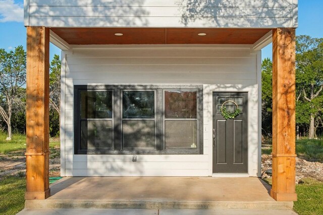 view of property entrance