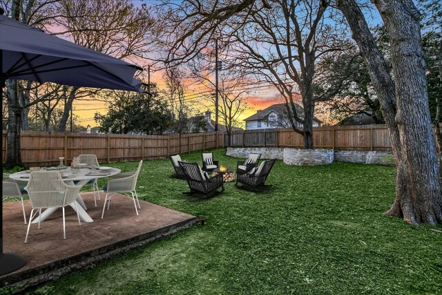6032 Abilene Trl, Austin, TX 78749 - view of yard with a patio