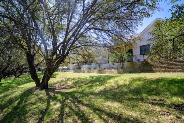 22207 Moulin Dr, Spicewood, TX 78669 - view of yard