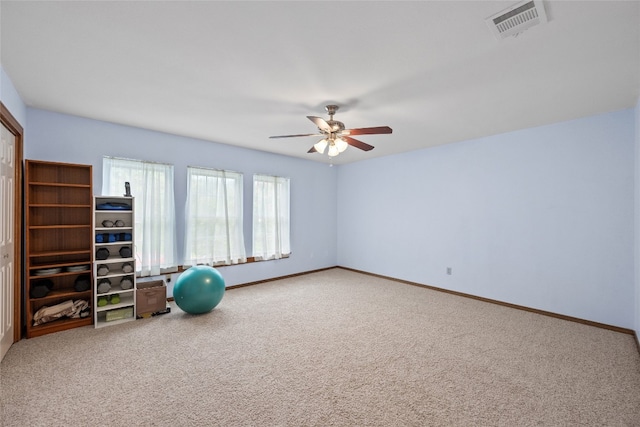 exercise room featuring carpet flooring, visible vents, baseboards, and ceiling fan