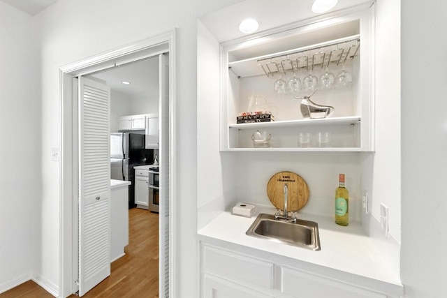 611 E 45th St Unit 15, Austin, TX 78751 - indoor wet bar featuring freestanding refrigerator and wood finished floors