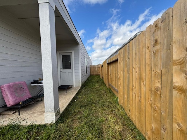 view of yard featuring a fenced backyard